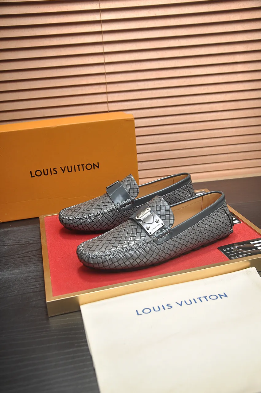 Men's men's shoes💰460💶 [LV Doudou shoes] (water-dyed cowhide lining) new model is on the market, available on the official website. The new Doudou shoes are processed into single-color materials, and the uppers are made of imported woven cowhide material. The body of the shoe is fully hemmed with mark thread, and is lined with imported original cowhide leather. The elegant shoe shape is super suitable for all-matching, and the size is 38-44.